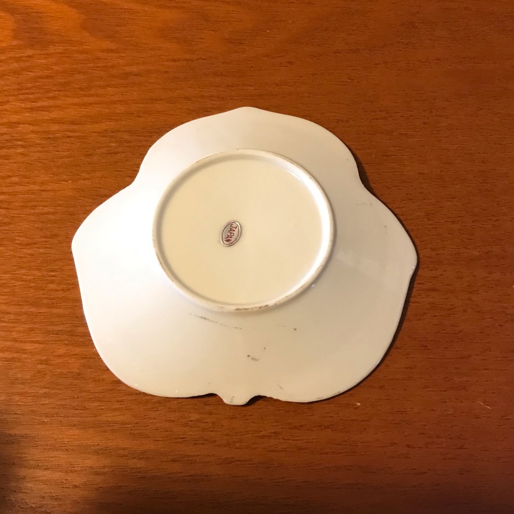 Pretty Teacup Set - Picture 3 of 9